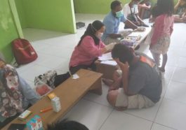 Kegiatan pemeriksaan kesehatan gratis oleh KAHMI Papua Barat-Manokwari di Panti Asuhan Semi Meta Bahagia Kabupaten Manokwari, Papua Barat, pada Minggu (21/11/2021). Foto Mudanews.com