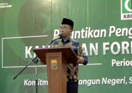 Sekretaris Jenderal Majelis Nasional Korps Alumni Himpunan Mahasiswa Islam (MN KAHMI), Manimbang Kahariady, memberikan sambutan dalam acara pelantikan pengurus MW KAHMI Jambi 2021-2026 di Aula Rumah Dinas Gubernur Jambi, Sabtu (18/12/2021). LMD MN KAHMI