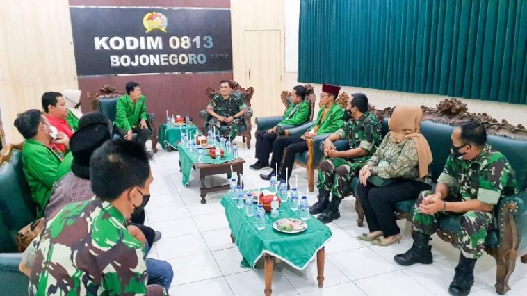Pertemuan pengurus KAHMI Bojonegoro dengan Dandim 0813/Bojonegoro dan jajaran di Makodim Bojonegoro, Jatim, pada Kamis (27/1/2022). Foto Lampungvisual.com