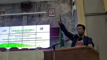 Sekjen MN KAHMI, Manimbang Kahariady, memberikan sambutan dalam Sekolah Pemilu Angkatan II yang diadakan MD KAHMI Lebak, Banten, pada Sabtu (22/1/2022). Foto Radarbanten.co.id