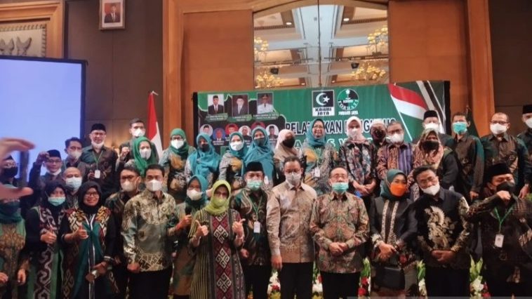Foto bersama usai pengukuhan pengurus MW KAHMI Jaya 2022-2027 di Jakarta, Minggu (7/2/2022). Dokumentasi KAHMI Jaya