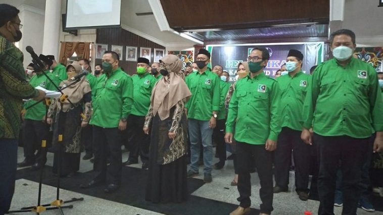 Prosesi pelantikan pengurus KAHMI dan FORHATI Kutai Kartanegara periode 2021-2026 di Pendopo Odah Etam, Kutai Kartanegara, Kalimantan Timur, pada Sabtu (5/2/2022). Foto Beritaalternatif.com