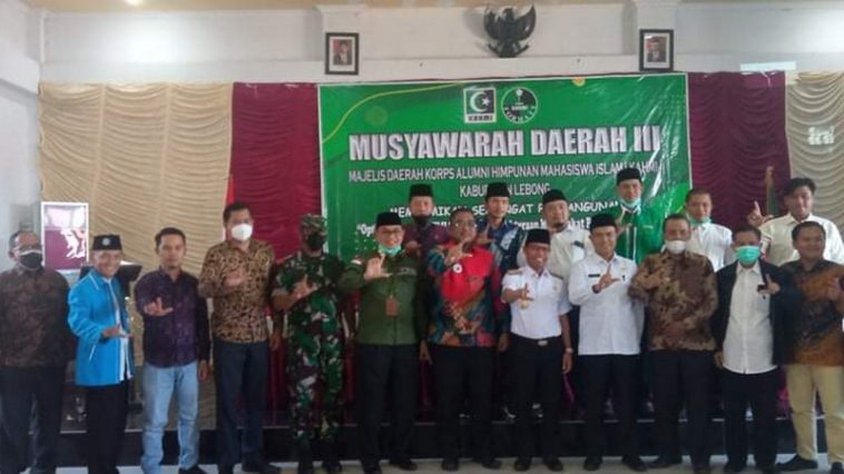 Para peserta dan undangan Musda III KAHMI Lebong foro bersama usai acara di Aula Kantor Bappeda Lebong, Bengkulu, pada Rabu (23/2/2020). Foto Kahmibengkulu.com
