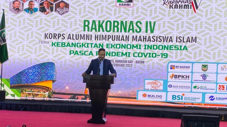 Gubernur DKI Jakarta yang juga mantan Presidium MN KAHMI, Anies Baswedan, membacakan orasi ilmiah dalam penutupan Rakornas IV KAHMI di Kota Batam, Kepri, pada Sabtu (26/2/2022) malam. LMD MN KAHMI/Fatah Sidik