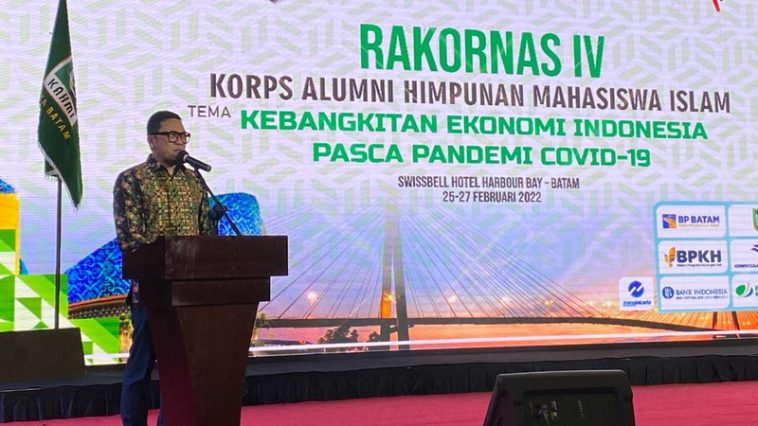 Presidium MN KAHMI, Ahmad Doli Kurnia, membacakan sambutan dalam pembukaan Rakornas IV KAHMI di Kota Batam, Kepri, pada Jumat (25/2/2022). LMD MN KAHMI/Fatah Sidik