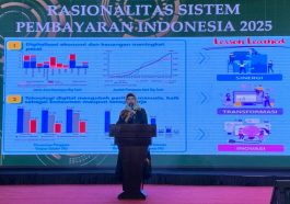 Direktur Utama PT Insan Cita Mandiri Sejahtera, Hanifah Husein, mempresentasikan tentang PT Insan Cita Mandiri Sejahtera dan KAHMIPay atau K-Pay di sela-sela penutupan Rakornas IV KAHMI di Kota Batam, Kepri, pada Sabtu (26/2/2022) malam. LMD MN KAHMI/Fatah Sidik
