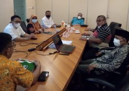 MW KAHMI Sulteng serahkan proposal kesiapan munas kepada Panitia Munas XI KAHMI di KAHMI Center, Jakarta, pada Jumat (4/2/2022). Foto LMD MN KAHMI/Subhan Saka