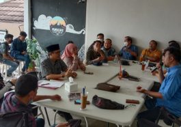 Panitia menggelar rapat tentang pelantikan pengurus MW KAHMI Sumsel, di Kota Palembang pada Rabu (9/2/2022). Dokumentasi Pribadi