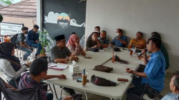 Panitia menggelar rapat tentang pelantikan pengurus MW KAHMI Sumsel, di Kota Palembang pada Rabu (9/2/2022). Dokumentasi Pribadi