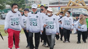 Pelaksanaan Jalan Sehat Nasional KAHMI di kawasan Pantai Maju PIK, Jakarta Utara, pada Sabtu (26/3/2022). Kegiatan digelar dalam rangka menyongsong Munas XI KAHMI di Kota Palu, Sulteng, pada November 2022. LMD MN KAHMI/Fatah Sidik