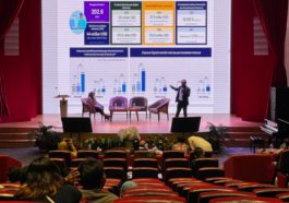 Ketua Komite I DPD RI, Fachrul Razi (kanan), memberikan paparan dalam seminar "Pembangunan Kualitas SDM Menuju Indonesia Emas 2045" sekaligus peluncuran Empowering Village oleh PB HMI di Gedung Perpusnas, Jakarta, pada Sabtu (19/3/2022). Dokumentasi pribadi