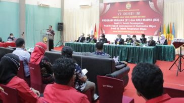 Anggota Ombudsman RI, Hery Susanto (kiri depan), memberikan sambutan dalam acara di STT Migas Balikpapan, Kaltim, pada Sabtu (26/3/2022). Dokumentasi Ombudsman RI