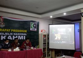 Koordinator Presidum MN KAHMI, Ahmad Riza Patria (batik merah), saat memimpin Rapat Presidium MN KAHMI di KAHMI Center, Jakarta, pada Kamis (10/3/2022). Foto LMD MN KAHMI/Muliansyah