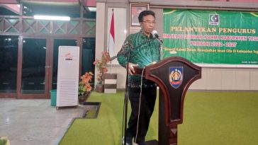 Sekretaris Jenderal MN KAHMI, Manimbang Kahariady, memberikan sambutan dalam acara pelantikan pengurus MD KAHMI Kabupaten Tegal 2022-2027 di Pendopo Kabupaten Tegal, Jateng, pada Rabu (2/3/2022). Dokumentasi pribadi