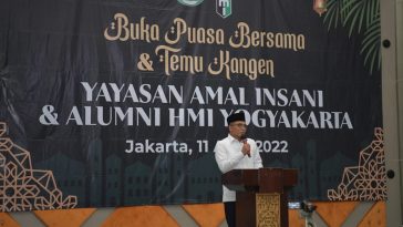 Alumnus HMI Yogyakarta sekaligus Sekjen DPP PPP, Arwani Thomafi, memberikan sambutan dalam acara bukber keluarga besar alumni HMI Yogyakarta dan Yayasan Amal Insani di Gedung Serbaguna Rumah Jabatan Anggota DPR Kalibata, Jaksel, pada Senin (11/4/2022). Dokumentasi pribadi 