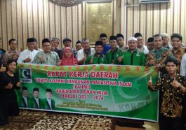 Pengurus dan anggota MD KAHMI Rokan Hilir beserta HMI Cabang se-Rokan Hilir foto bersama disela-sela bukber dan Rakerda MD KAHMI Rokan Hilir, Riau, pada Kamis (21/4/2022). Foto Riaupos.co