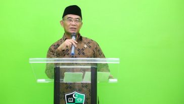 Menko PMK, Muhadjir Effendy, memberikan paparan kunci dalam halalbihalal yang digelar UICI secara hibrida dari Jakarta, Rabu (11/5/2022). Dokumentasi Kemenko PMK