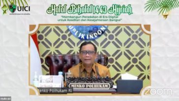 Ketua Dewan Pakar KAHMI, Mahfud MD, memberikan sambutan dalam halalbihalal UICI secara daring dari Jakarta, Rabu (11/5/2022). Dokumentasi UICI