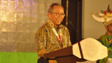 Ketua Umum MW KAHMI Sulawesi Tengah (Sulteng), Andi Mulhanan Tombolotutu, memberikan sambutan dalam pembukaan Munas XI KAHMI di Kota Palu, Sulteng, pada Jumat (25/11/2022). Foto Fauzi Lamboka