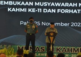 Wakil Presiden (Wapres) Ma'ruf Amin memberikan sambutan dalam pembukaan Munas XI KAHMI dan Munas V FORHATI di Kota Palu, Sulteng, pada Jumat (25/11/2022). Foto Fauzi Lamboka Artikel ini telah tayang di KAHMINasional.com dengan judul : Pesan Wapres dalam Munas KAHMI: Jangan sampai Ada Kursi Melayang Baca selengkapnya di : https://www.kahminasional.com/pesan-wapres-dalam-munas-kahmi-jangan-sampai-ada-kursi-melayang/