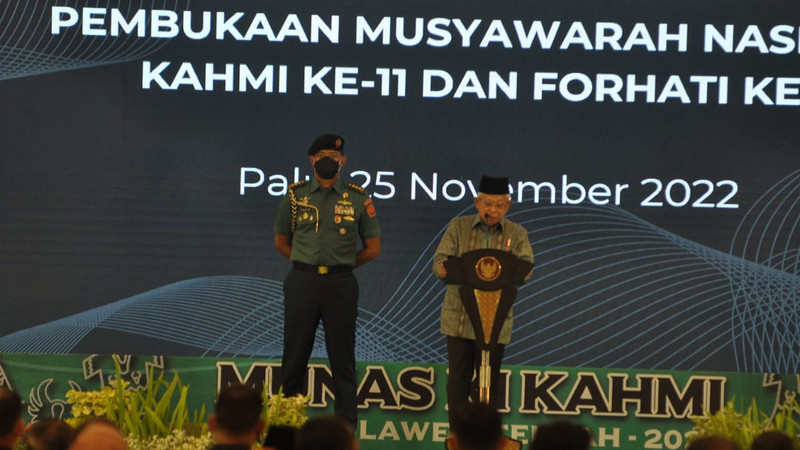 Wakil Presiden (Wapres) Ma'ruf Amin memberikan sambutan dalam pembukaan Munas XI KAHMI dan Munas V FORHATI di Kota Palu, Sulteng, pada Jumat (25/11/2022). Foto Fauzi Lamboka Artikel ini telah tayang di KAHMINasional.com dengan judul : Pesan Wapres dalam Munas KAHMI: Jangan sampai Ada Kursi Melayang Baca selengkapnya di : https://www.kahminasional.com/pesan-wapres-dalam-munas-kahmi-jangan-sampai-ada-kursi-melayang/