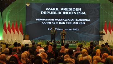 Wakil Presiden (Wapres) Ma'ruf Amin memberikan sambutan dalam pembukaan Munas XI KAHMI dan Munas V FORHATI di Kota Palu, Sulteng, pada Jumat (25/11/2022). Foto Fauzi Lamboka