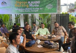 Kegiatan kumpul dan ngopi seraya mendiskusi masalah bangsa yang digelar KAHMI Muda di sela-sela Munas XI KAHMI di Kota Palu, Sulteng, pada Kamis (24/11/2022). Istimewa