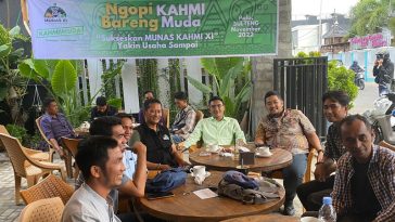 Kegiatan kumpul dan ngopi seraya mendiskusi masalah bangsa yang digelar KAHMI Muda di sela-sela Munas XI KAHMI di Kota Palu, Sulteng, pada Kamis (24/11/2022). Istimewa