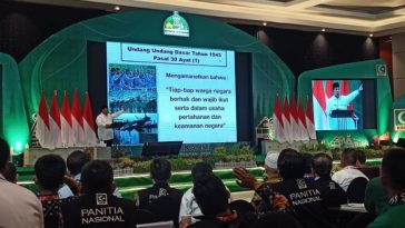 Ketua Umum DPP Partai Gerindra sekaligus Menteri Pertahanan (Menhan), Prabowo Subianto, memberikan paparan dalam seminar nasional di sela-sela Munas XI KAHMI di Kota Palu, Sulteng, pada Sabtu (26/11/2022). Foto Antara/Moh Ridwan