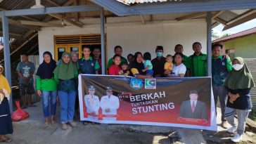MD KAHMI Bolsel, Sulawesi Utara, menyerahkan paket bantuan berisi makanan bergizi kepada warga Desa Salongo Barat, Kecamatan Bolaang Uki, pada Jumat (24/3/2023), untuk menekan kasus stunting. Istimewa