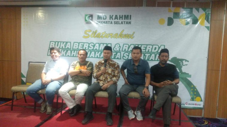 Sejumlah mantan Ketua Umum (Ketum) HMI Cabang Jakarta Selatan (Jaksel) bernostalgia tentang pengalamannya berorganisasi dalam Rakerda atau Pleno I MD KAHMI Jaksel, Jakarta, pada Rabu (5/4/2023). Dokumentasi KAHMI Jaksel