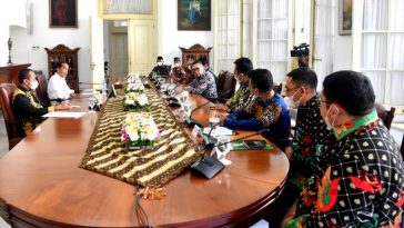 Presiden Jokowi mengundang KAHMI ke Istana Kepresidenan Jakarta, Senin (5/6/2023). Pertemuan membahas tentang 2024 hingga klarifikasi cawe-cawe pada pemilu. Dokumentasi BPMI Setpres/Rusman