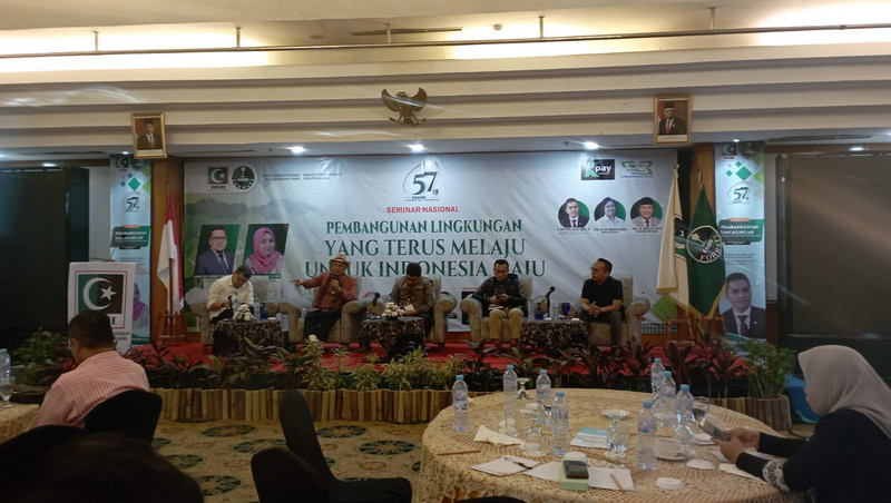Seminar nasional “Pembangunan Lingkungan yang Terus Melaju untuk Indonesia Maju” yang diadakan secara hybrid di Jakarta, Rabu (30/8/2023). Kegiatan digelar dalam rangka menyambut HUT ke-57 KAHMI. LMD MN KAHMI/Fatah Sidik