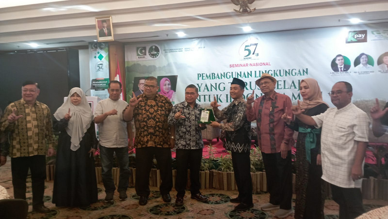 Seminar nasional “Pembangunan Lingkungan yang Terus Melaju untuk Indonesia Maju” yang diadakan secara hybrid di Jakarta, Rabu (30/8/2023). Kegiatan digelar dalam rangka menyambut HUT ke-57 KAHMI. LMD MN KAHMI/Fatah Sidik
