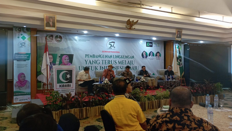 Seminar nasional “Pembangunan Lingkungan yang Terus Melaju untuk Indonesia Maju” yang diadakan secara hybrid di Jakarta, Rabu (30/8/2023). Kegiatan digelar dalam rangka menyambut HUT ke-57 KAHMI. LMD MN KAHMI/Fatah Sidik