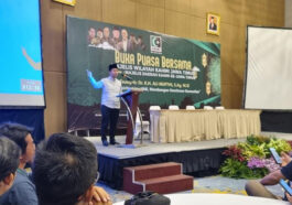 Wakil Gubernur Jatim, Emil Dardak, memberikan sambutan dalam kegiatan buka bersama yang digelar MW KAHMI Jatim dan MD KAHMI se-Jatim di Kota Surabaya, Sabtu (23/3/2024). Dokumentasi Pemprov Jatim
