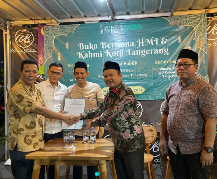 Anggota DPRD Kota Tangerang asal Fraksi Golkar, Rusdi Alam, resmi menahkodai KAHMI Kota Tangerang di sela-sela buka puasa bersama dengan kader-kader HMI se-Tangerang Raya, Selasa (26/3/2024). Istimewa