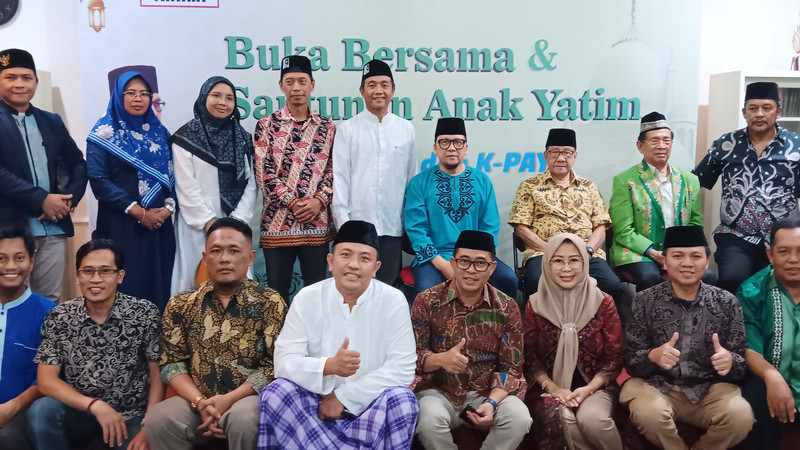 MN KAHMI bersama PT Insan Cita Mandiri Sejahtera (ICMS) melalui KAHMI Payment (K-Pay) mengadakan bukber dan santunan kepada 100 anak yatim di KAHMI Center, Jakarta, pada Rabu (3/4/2024). Dokumentasi MN KAHMI/Dwiki Setiyawan