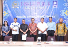 Para narasumber dan politikus PAN foto bersama usai diskusi yang digelar Fraksi PAN MPR di Tangerang Selatan, Banten, pada Senin (13/5/2024). Dokumentasi Fraksi PAN MPR
