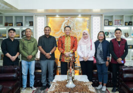 Ketua MPR, Bambang Soesatyo atau Bamsoet (tengah), menerima Panitia "Tribute to Akbar Tandjung" di Jakarta, Selasa (14/5/2024). Dokumentasi pribadi