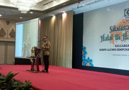 Koordinator Presidium Majelis Nasional Korps Alumni Himpunan Mahasiswa Islam (MN KAHMI), Ahmad Doli Kurnia, memberikan sambutan dalam acara Halal Bihalal KAHMI 1445 H di Jakarta, Rabu (8/5/2024). Dokumentasi LMD MN KAHMI/Fatah Sidik