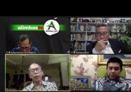 Tangkapan layar webinar "Ada Apa di Balik Invasi Rusia ke Ukraina?" yang digelar Lembaga Kajian Strategis MN KAHMI-Alimbas TV pada Selasa (8/3/2022). LMD MN KAHMI/Fatah Sidik